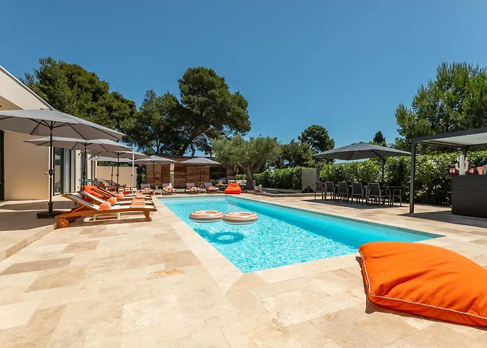 ゲストハウス La Monarque (adults Only) 5*