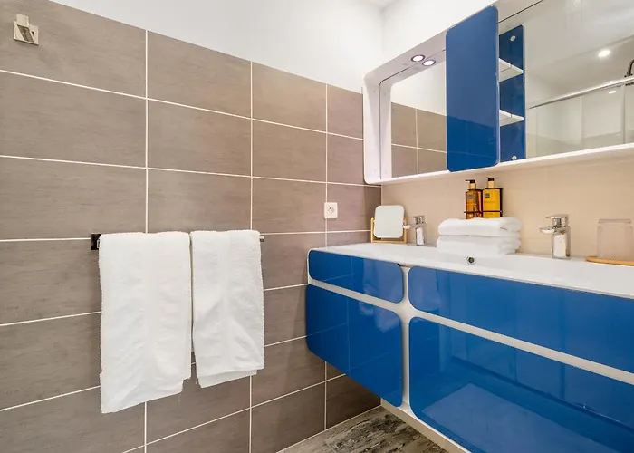 La Monarque (adults Only) アグド