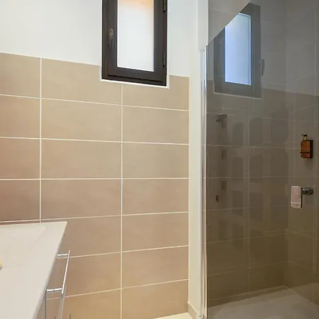 La Monarque (adults Only) 阿格德