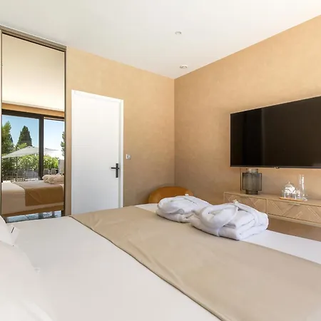 La Monarque (adults Only) 5* آجد