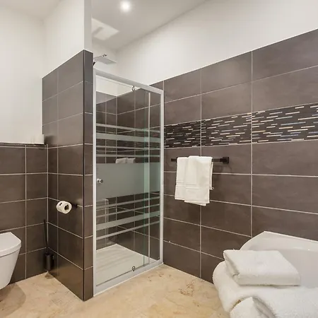 La Monarque (adults Only) 招待所