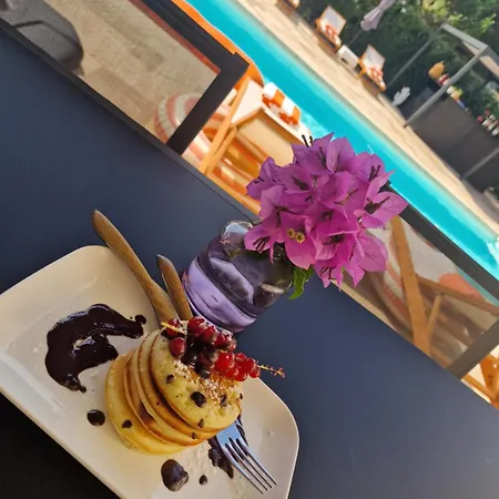 La Monarque (adults Only) بيت ضيافة 5*