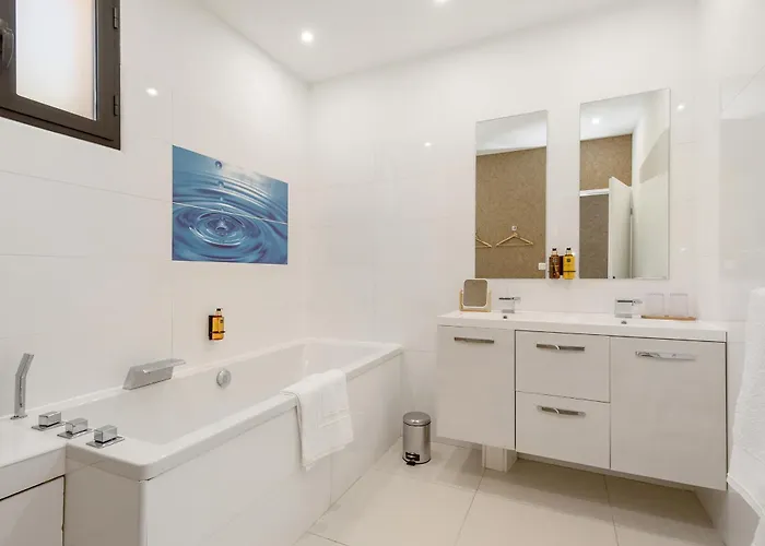 게스트하우스 La Monarque (adults Only) 5*