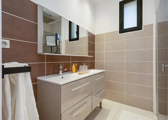 게스트하우스 La Monarque (adults Only) 5*